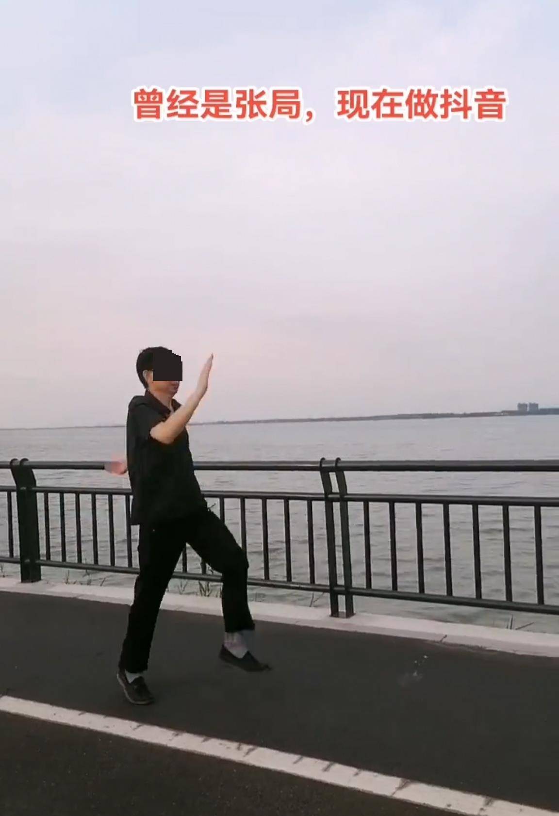 皇冠信用網会员申请_河北一落马副局长用“原公务员”身份发视频被指博眼球皇冠信用網会员申请，涉事单位回应