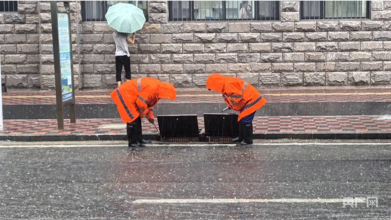 皇冠信用網账号申请_早高峰遇强降雨 石家庄千余名工作人员全力开展排水防涝工作