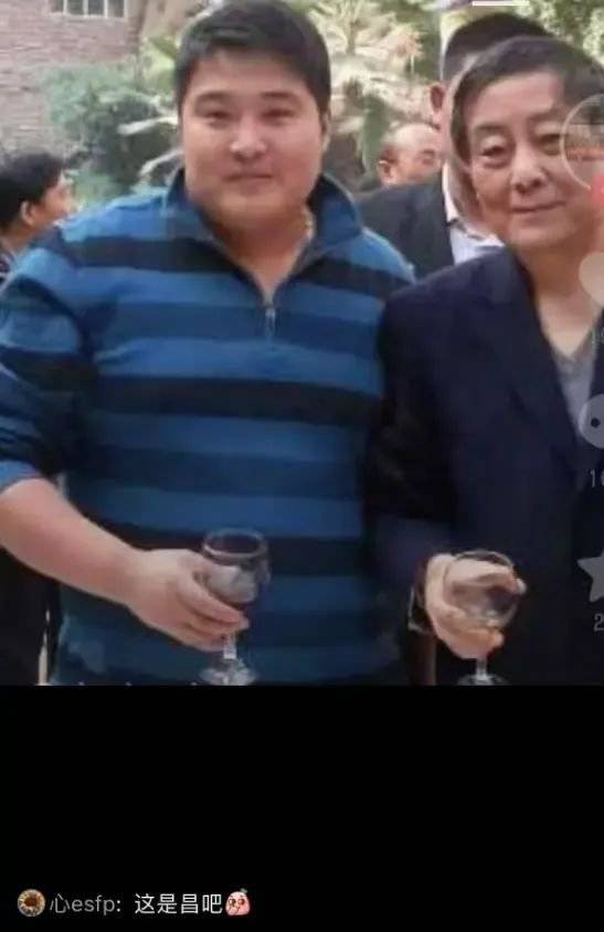 皇冠信用网_宗庆后与私生子的合影曝光皇冠信用网，五官神似（组图）