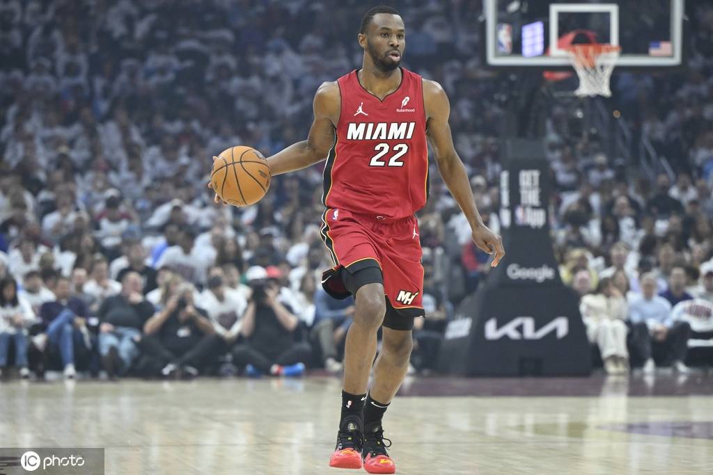 桑德维肯斯vs奥雷布洛_曝湖人有意引进一名锋线 维金斯是理想人选