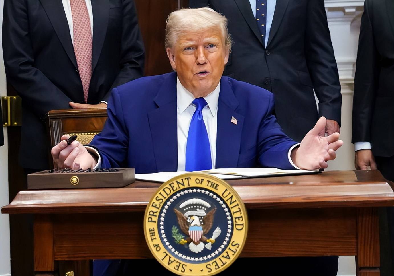 皇冠足球_董军发统一强音皇冠足球,不到24小时,美媒放出消息,特朗普叫停对台军援