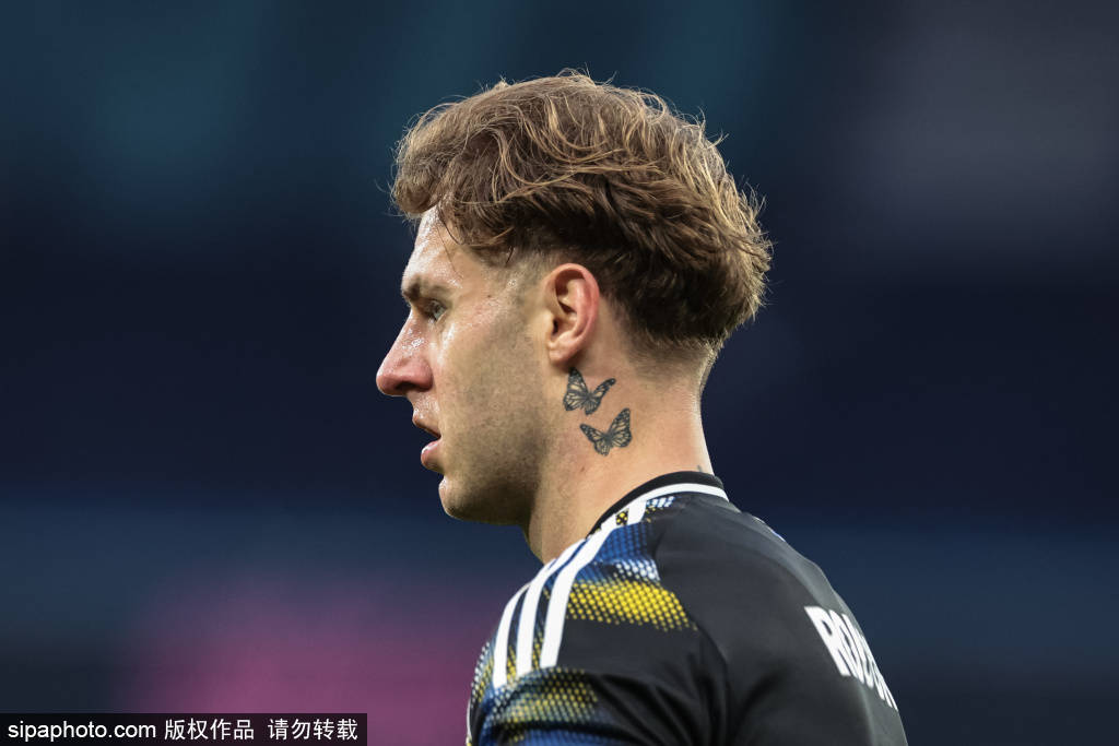 皇冠信用账号申请_谢尔基谈插花脚助攻：想给球迷带快乐皇冠信用账号申请，那脚传球很好的找到了福登