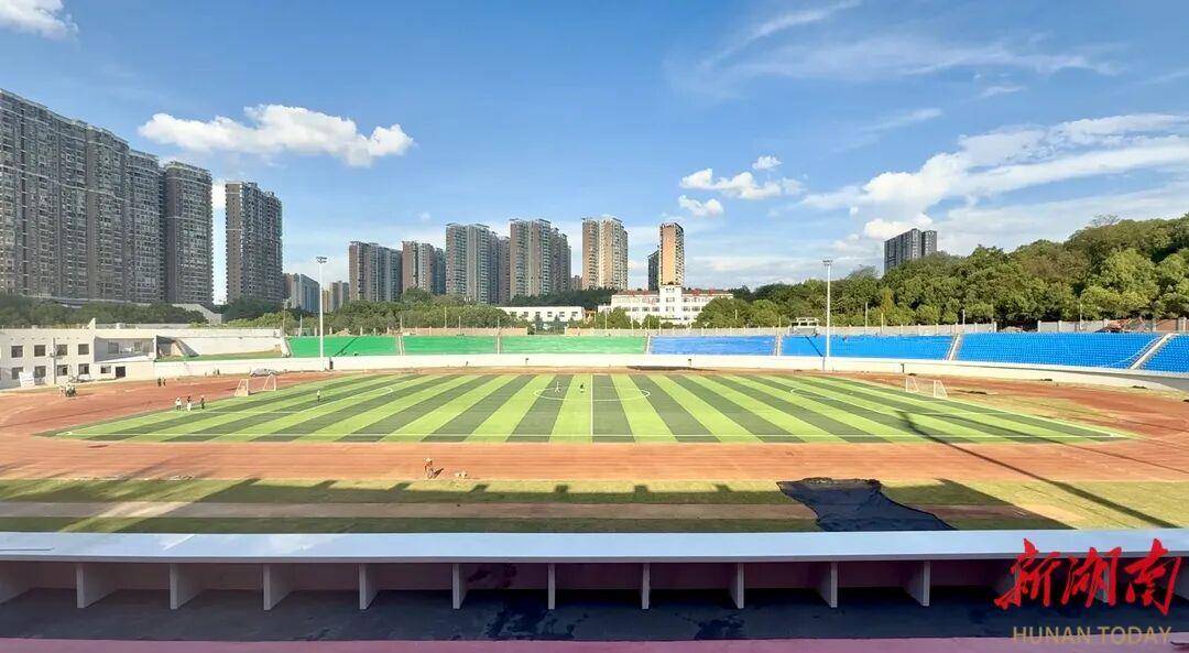 如何调整最小投注金额？_“湘超”永州主场一票难求如何调整最小投注金额？，官方推出“树上挂票”并提醒：每棵树限挂160斤以下的3人，严禁带蛇观赛