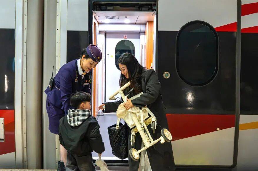 皇冠信用需要押金吗_全程1318公里皇冠信用需要押金吗，中间只停一站！探访京沪间最快列车